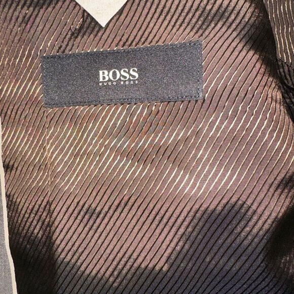 Stunning Hugo Boss Suit made from Mohair Wool - Picture 4 of 8